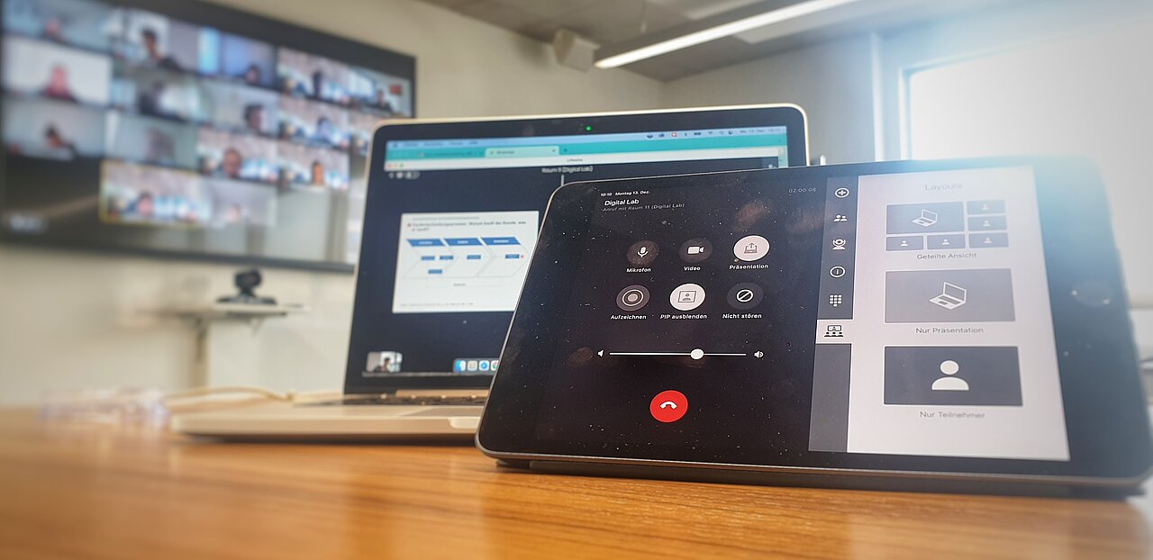Computer und Tablet für Online Unterricht Computer und Tablet für Online Unterricht